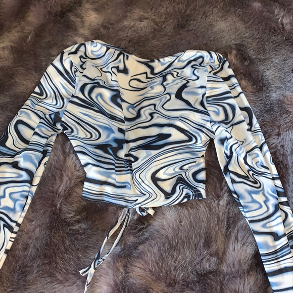 NEVER WORN BRAND NEW Long sleeve crop top shirt,in perfect condition - Picture 1 of 3